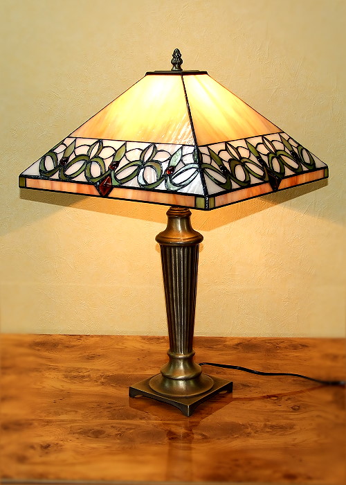 Tischleuchte im Tiffany Stil P46